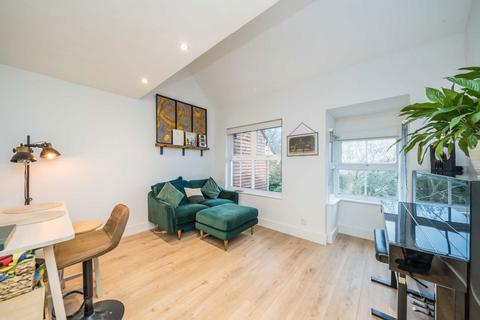 2 bedroom maisonette for sale, Windmill Rise, Kingston Upon Thames KT2