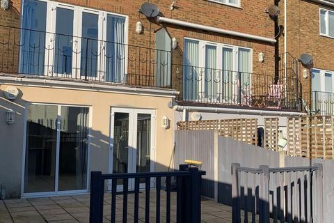 4 bedroom terraced house to rent, Willsons Road, Ramsgate, Kent, CT11