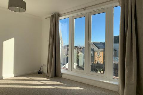 4 bedroom terraced house to rent, Willsons Road, Ramsgate, Kent, CT11