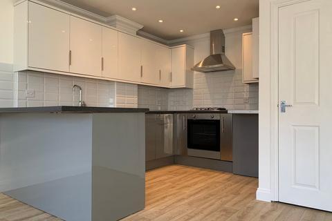 4 bedroom terraced house to rent, Willsons Road, Ramsgate, Kent, CT11