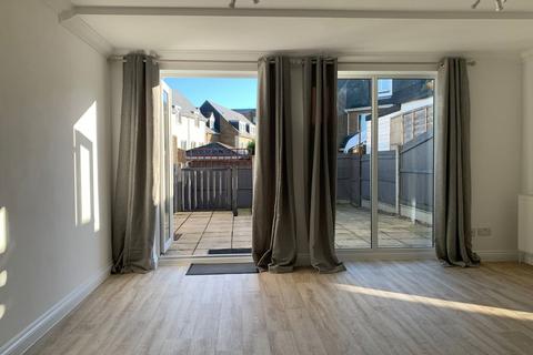 4 bedroom terraced house to rent, Willsons Road, Ramsgate, Kent, CT11