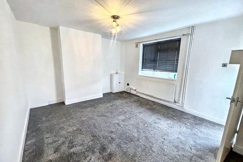 3 bedroom end of terrace house to rent - Beaumont Road, Slough SL2