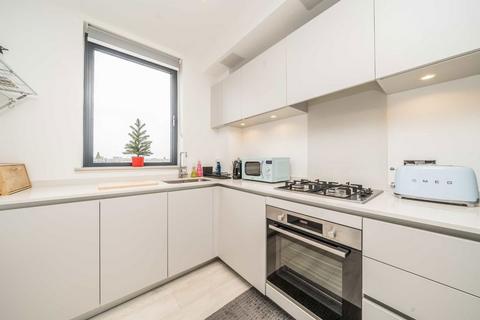 1 bedroom flat for sale, Brighton Road, Surbiton KT6