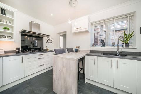 3 bedroom semi-detached house for sale, Elmcroft Drive, Chessington KT9