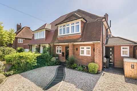 Elmcroft Drive, Chessington KT9