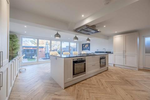 undefined, Wolf Lane, Windsor
