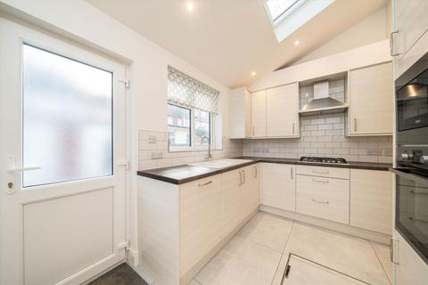 4 bedroom terraced house for sale, Cromer Road, London SW17