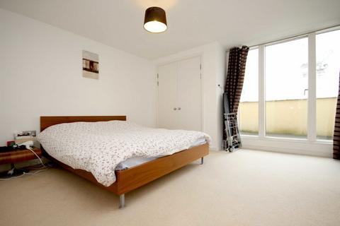 2 bedroom flat to rent, Water Gardens Square, London SE16