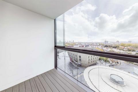 2 bedroom flat to rent, Surrey Quays Road, London SE16