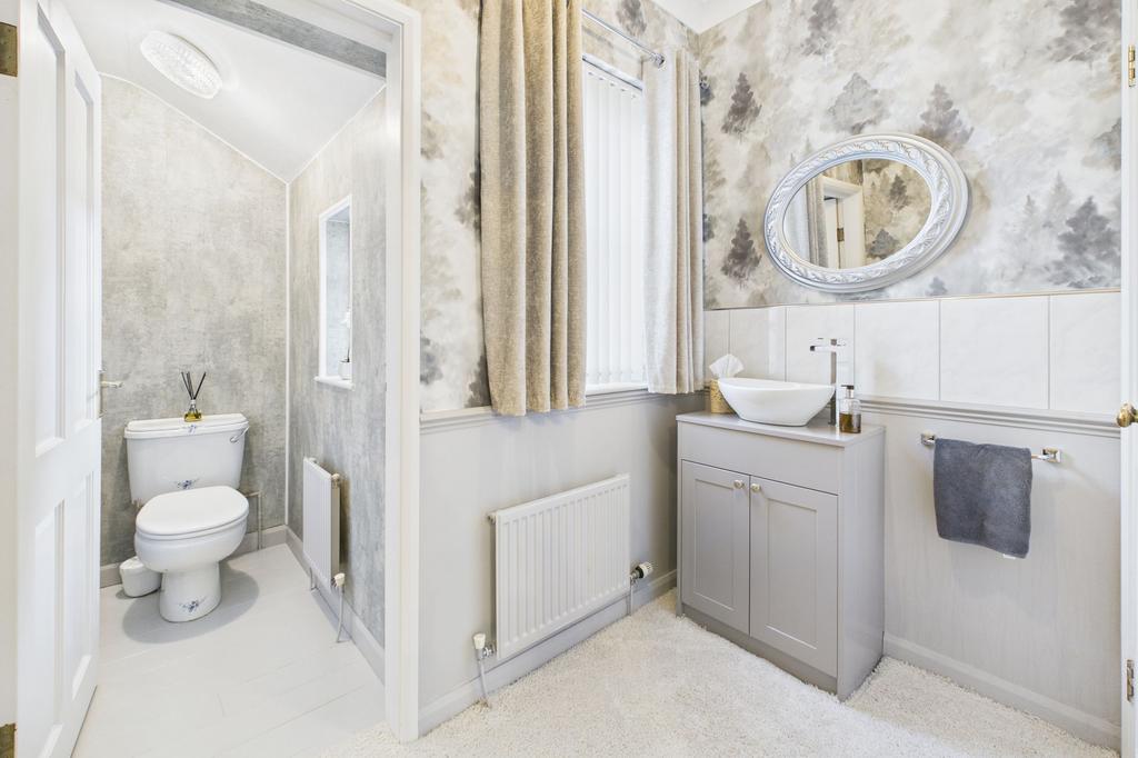 TOILET &amp; CLOAKROOM