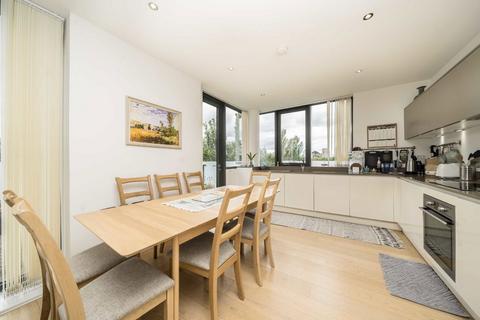3 bedroom flat to rent, Quebec Way, London SE16