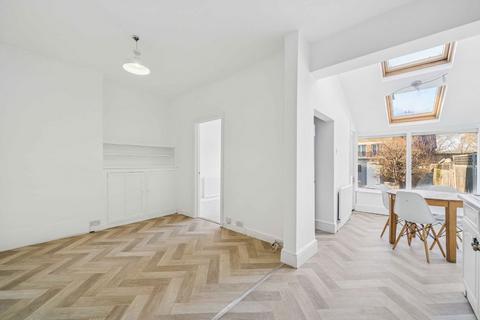 2 bedroom flat for sale, Curzon Road, London W5