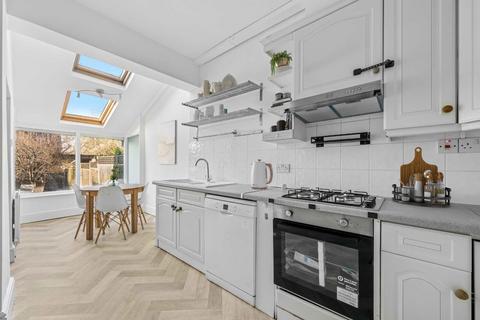 2 bedroom flat for sale, Curzon Road, London W5