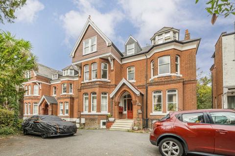 2 bedroom flat for sale, Mount Avenue, London W5