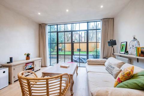 2 bedroom flat for sale, Granville Gardens, London W5