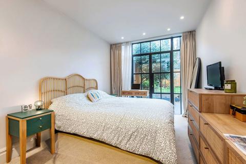 2 bedroom flat for sale, Granville Gardens, London W5