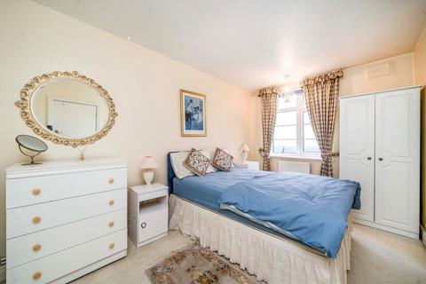 undefined, Mount Avenue, London W5
