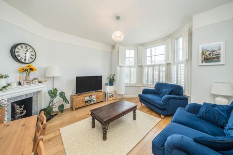 2 bedroom flat for sale, Amyand Park Road, St Margarets TW1