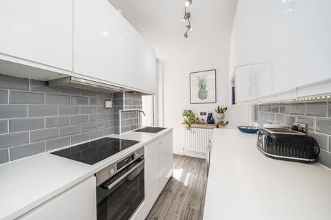 2 bedroom flat for sale, Amyand Park Road, St Margarets TW1
