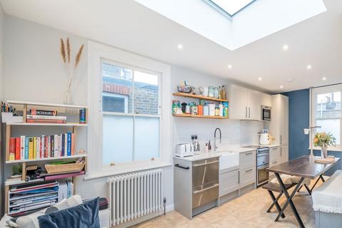 2 bedroom flat for sale, Kenley Road, St Margarets TW1