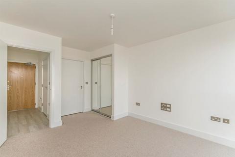 1 bedroom flat for sale, Lakeside Drive, London NW10