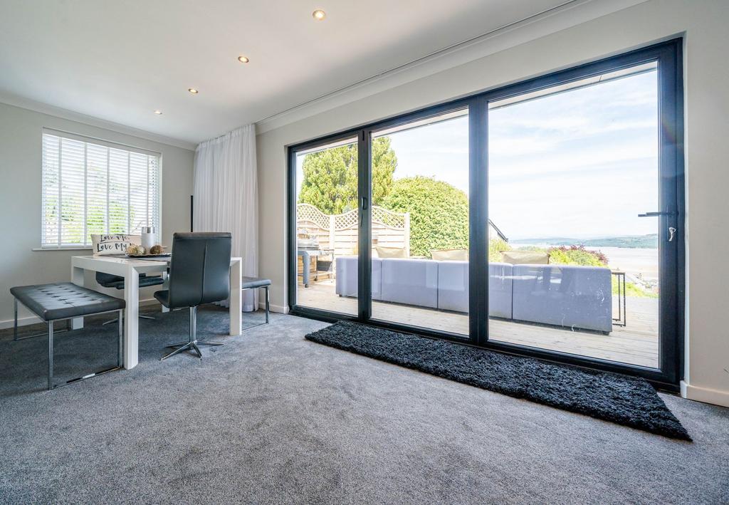 Sitting dining room