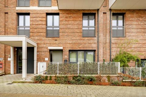3 bedroom flat for sale - Lakeside Drive, London NW10