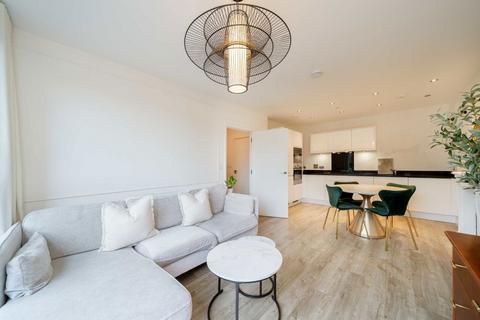 3 bedroom flat for sale, Lakeside Drive, London NW10