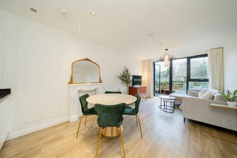 3 bedroom flat for sale, Lakeside Drive, London NW10