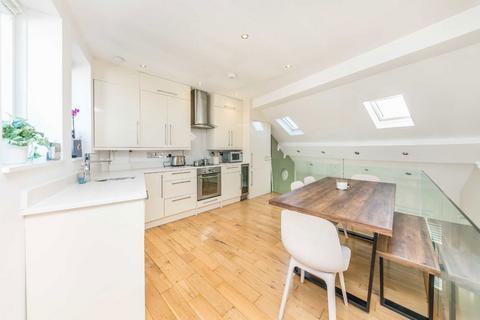 2 bedroom flat for sale, Kilkie Street, London SW6