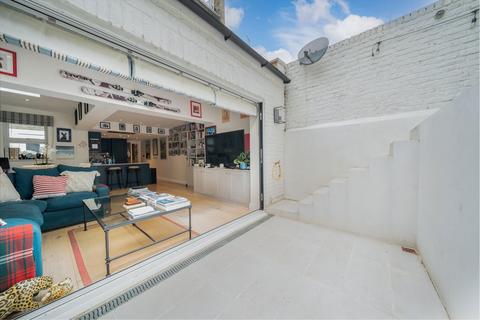 2 bedroom flat for sale, Harwood Road, London SW6
