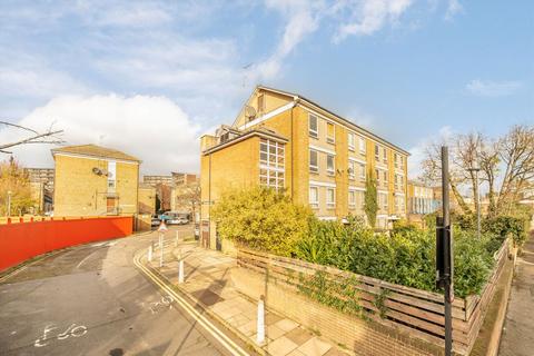 3 bedroom flat for sale, Clem Attlee Court, London SW6