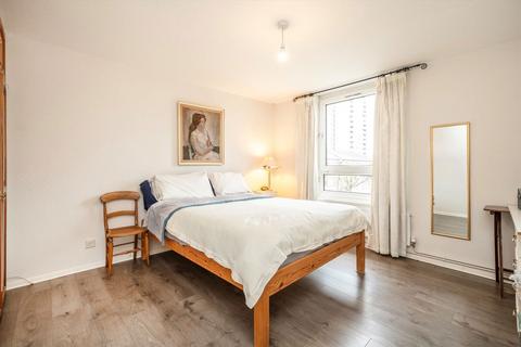 3 bedroom flat for sale, Clem Attlee Court, London SW6
