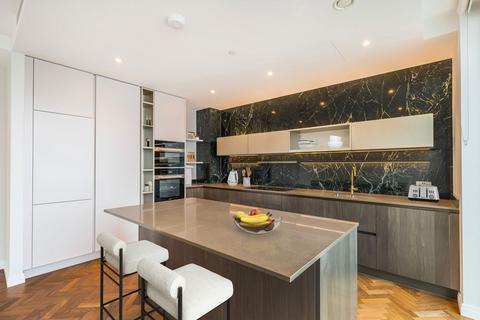 3 bedroom flat for sale, Parkland Walk, London SW6