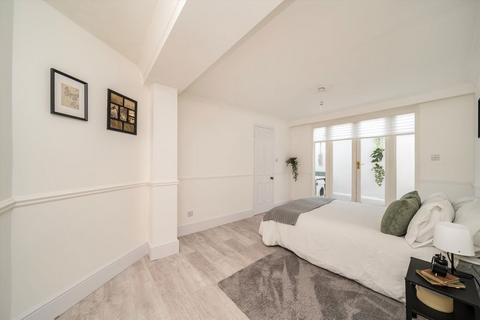 2 bedroom flat for sale, Wandsworth Bridge Road, London SW6