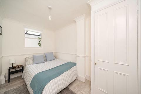 2 bedroom flat for sale, Wandsworth Bridge Road, London SW6
