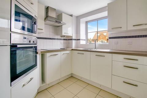 2 bedroom apartment for sale, Kingston Road, Raynes Park, London. SW20 8DA