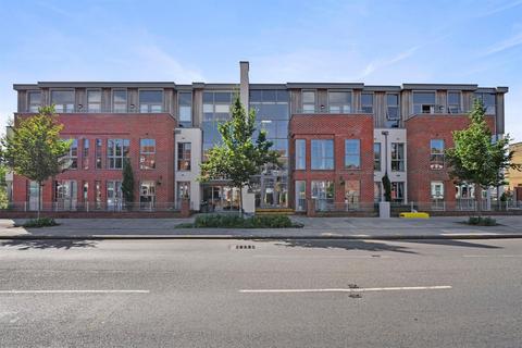 2 bedroom apartment for sale, Kingston Road, Raynes Park, London. SW20 8DA