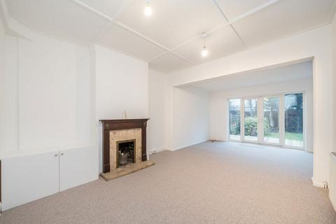 3 bedroom flat for sale, Wellington Road, Twickenham TW2