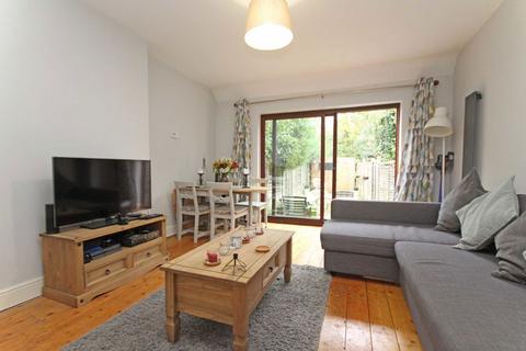 1 bedroom flat to rent, Walpole Gardens, Twickenham TW2