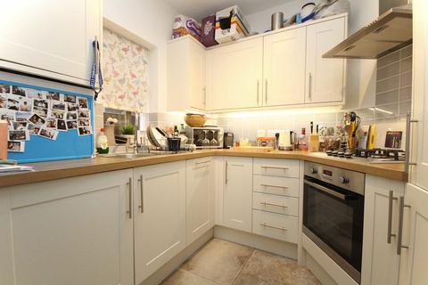 1 bedroom flat to rent, Walpole Gardens, Twickenham TW2
