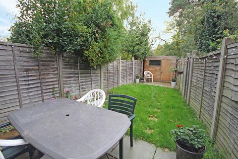 1 bedroom flat to rent, Walpole Gardens, Twickenham TW2