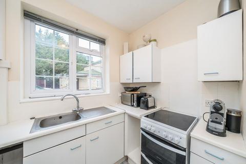 1 bedroom flat to rent, Lion Road, Twickenham TW1