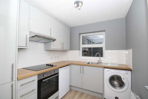 1 bedroom flat to rent, Butterfield Close, Twickenham TW1