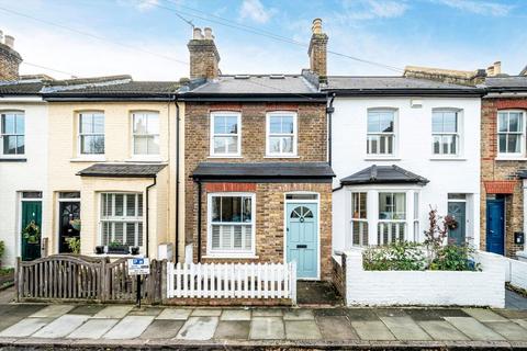3 bedroom terraced house to rent, Chestnut Road, Twickenham TW2
