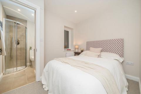 2 bedroom detached house for sale, Waldeck Road, London W13