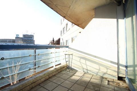 2 bedroom apartment to rent, Astoria Court, Croydon, Croydon