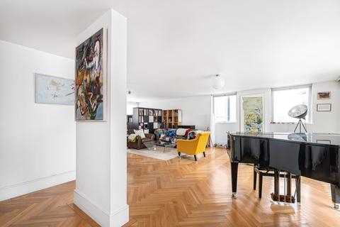 undefined, Upper Ground, London SE1
