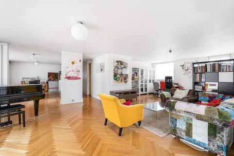 undefined, Upper Ground, London SE1