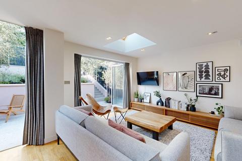 2 bedroom ground floor flat for sale, Thornlaw Road, West Norwood, SE27